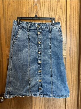 ESTEEZ women’s denim pencil skirt-button down knee length size 8.